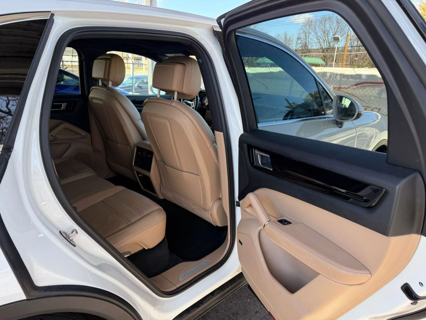 2019 Porsche Cayenne - Image 21