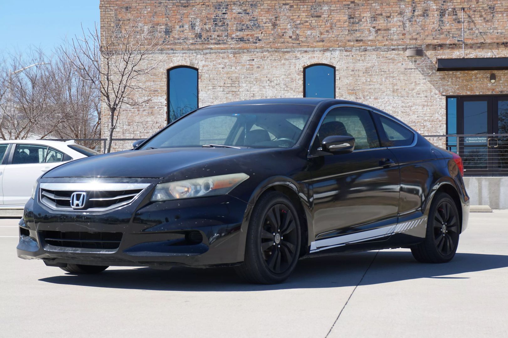 Used 2011 Honda Accord EX-L with VIN 1HGCS1B86BA005525 for sale in Denton, TX