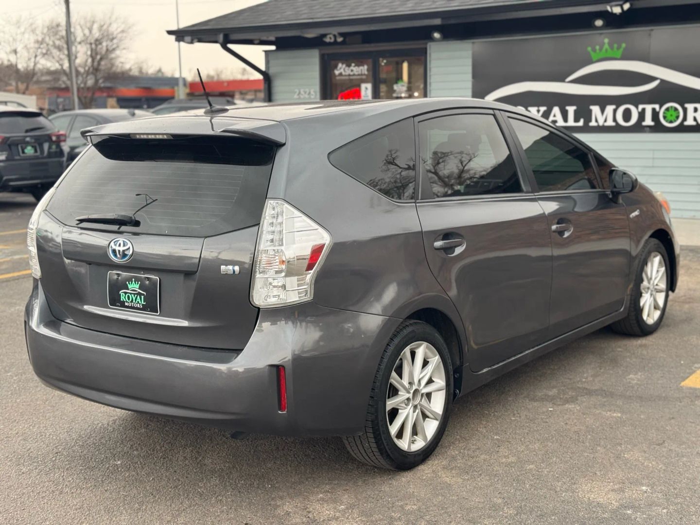 2014 Toyota Prius V - Image 11