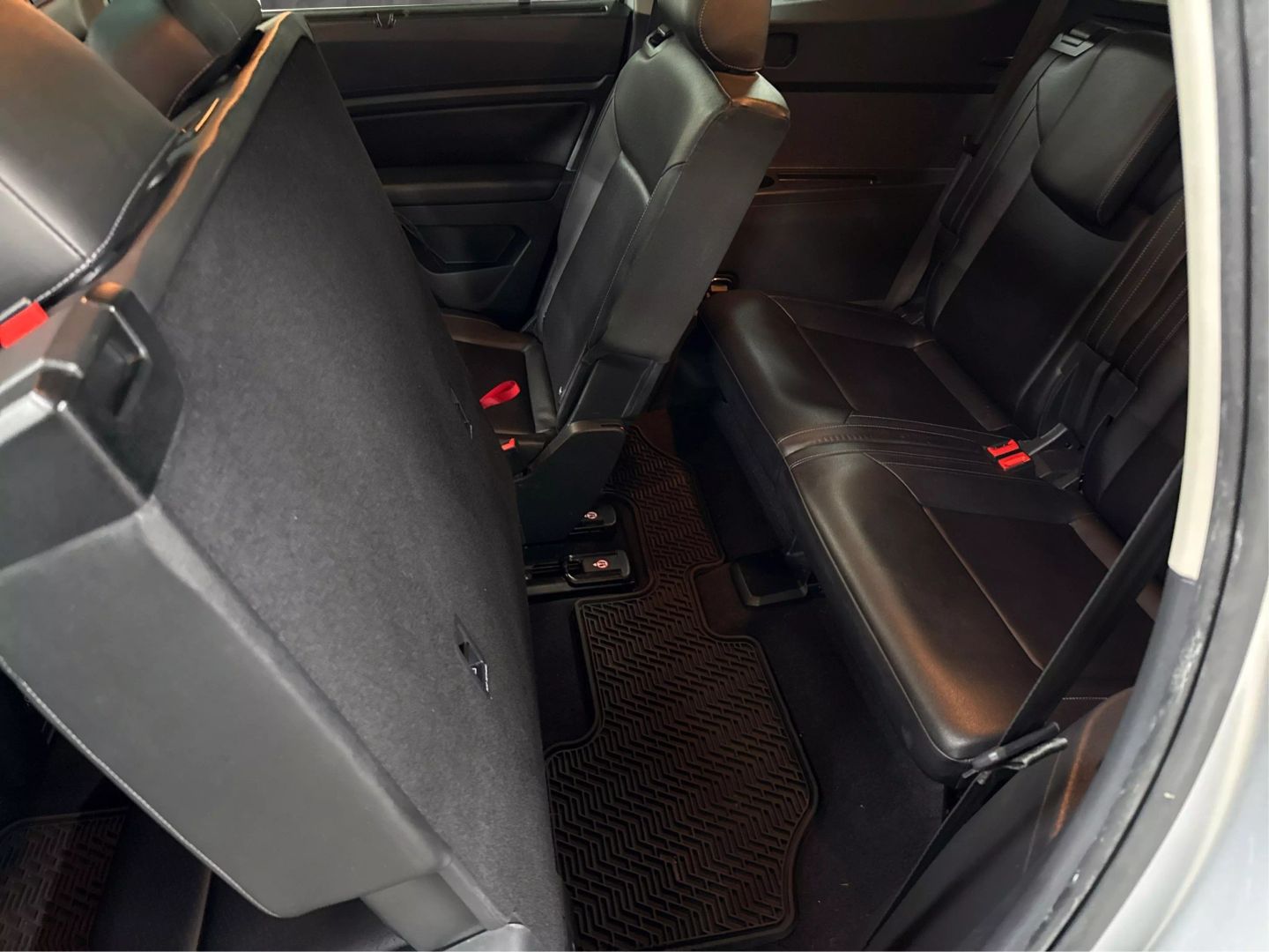 2018 Volkswagen Atlas - Image 34