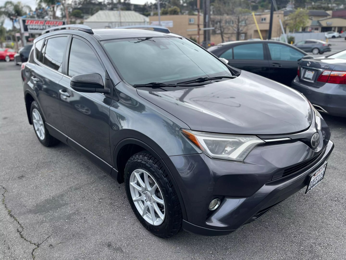 2017 Toyota Rav4  Vin: Jtmzfrev6hj716485 Stock Id: 716485 - Image 1