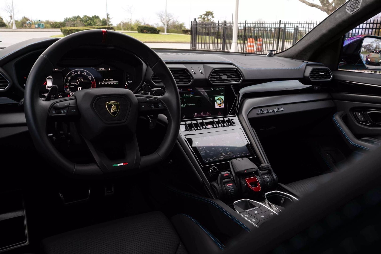 2023 Lamborghini Urus - Image 30