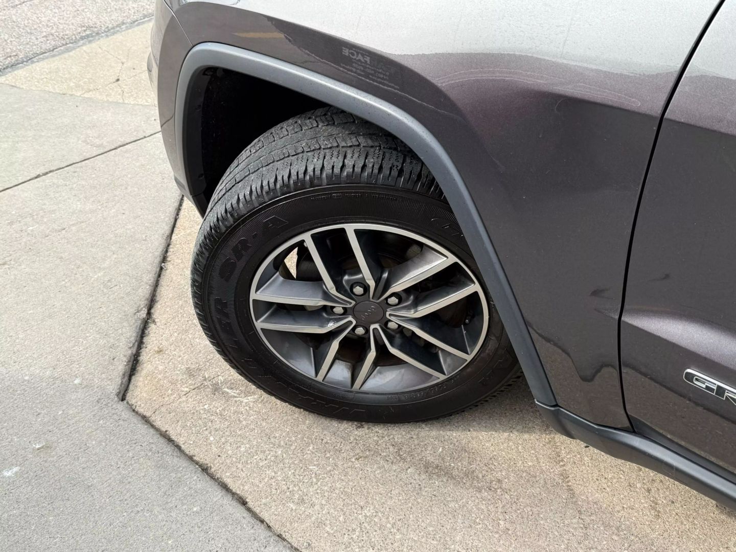 2019 Jeep Grand Cherokee - Image 58