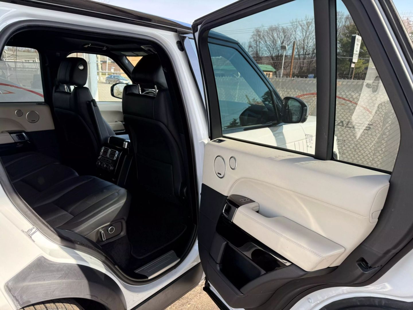 2016 Land Rover Range Rover - Image 22