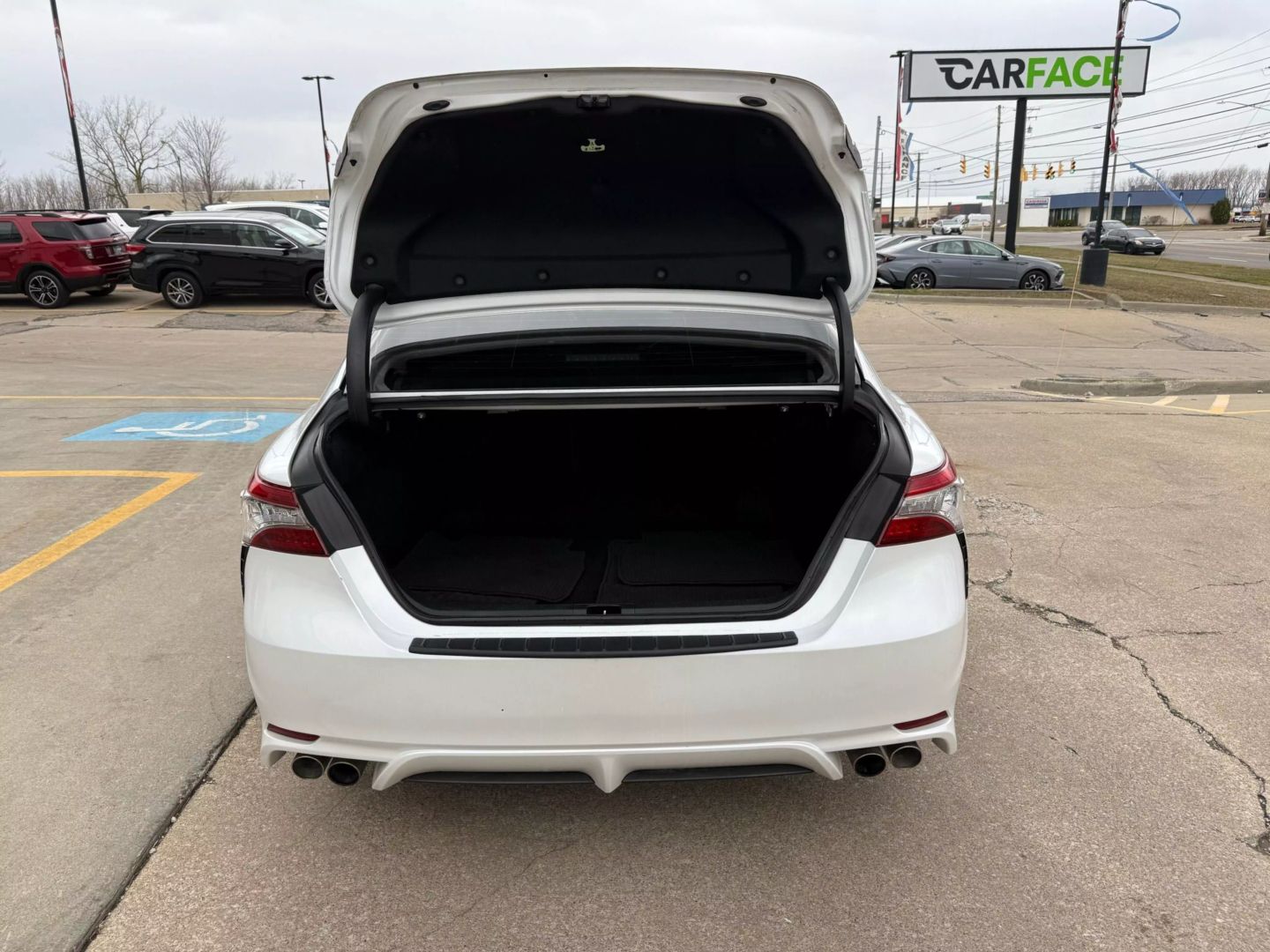 2019 Toyota Camry - Image 11