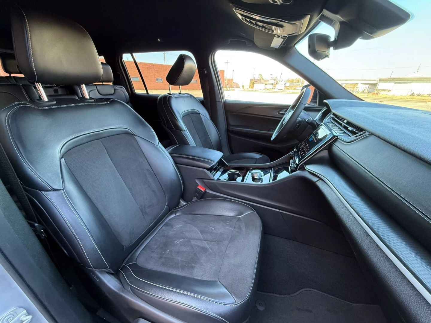 2023 Jeep Grand Cherokee L - Image 21