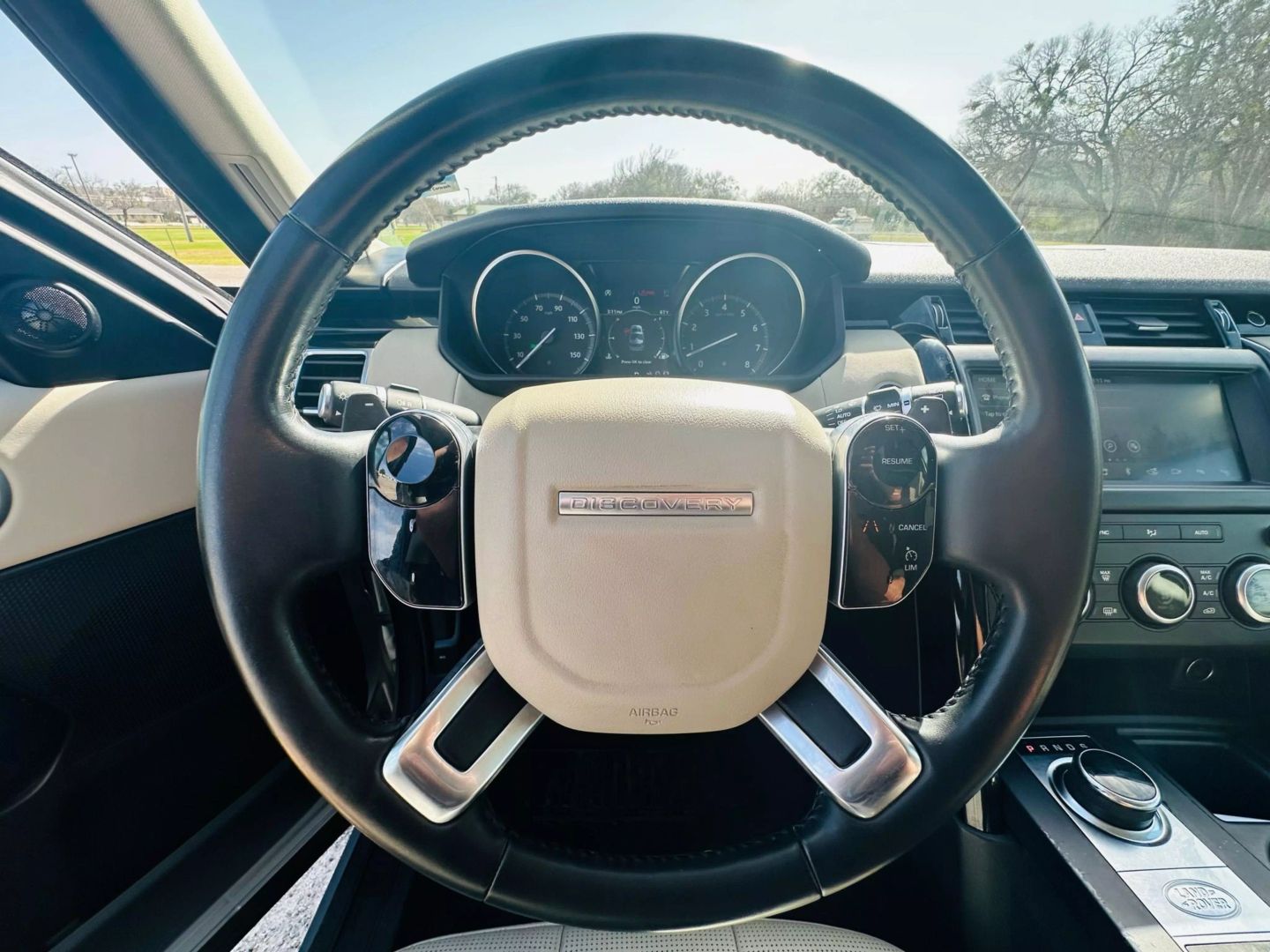 2020 Land Rover Discovery - Image 24