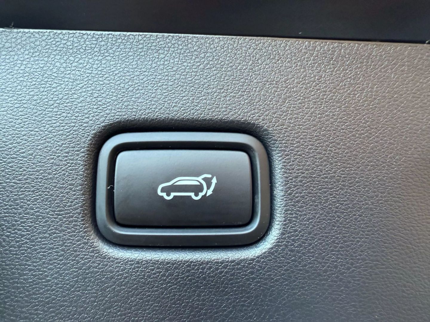 2023 Hyundai Tucson Hybrid - Image 19