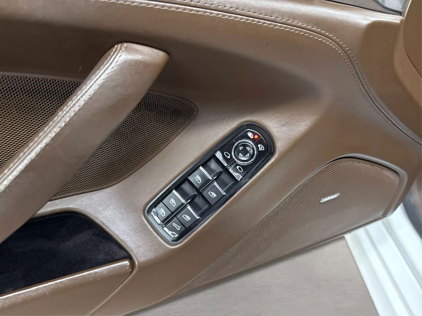 2015 Porsche Panamera - Image 29