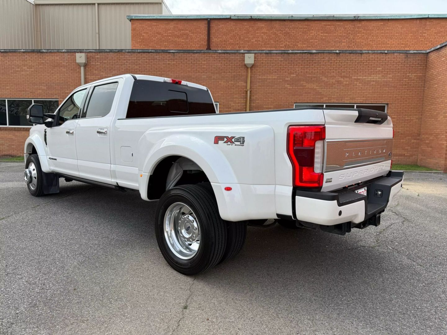 2018 Ford F450 Super Duty Crew Cab - Image 5