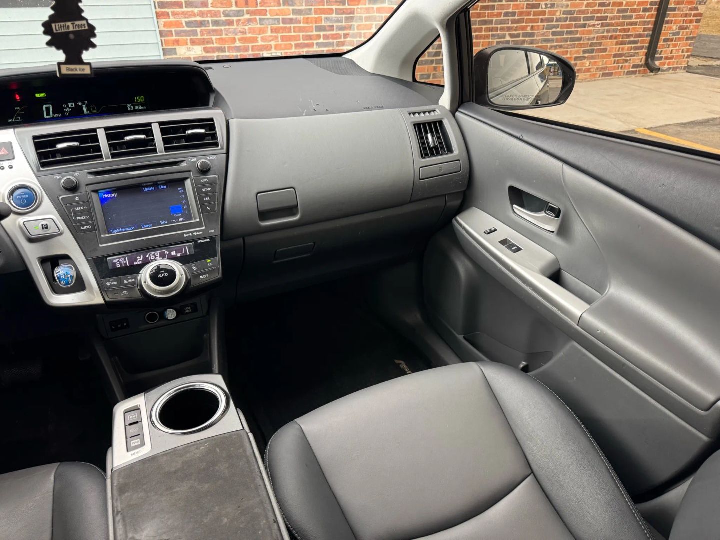 2014 Toyota Prius V - Image 19