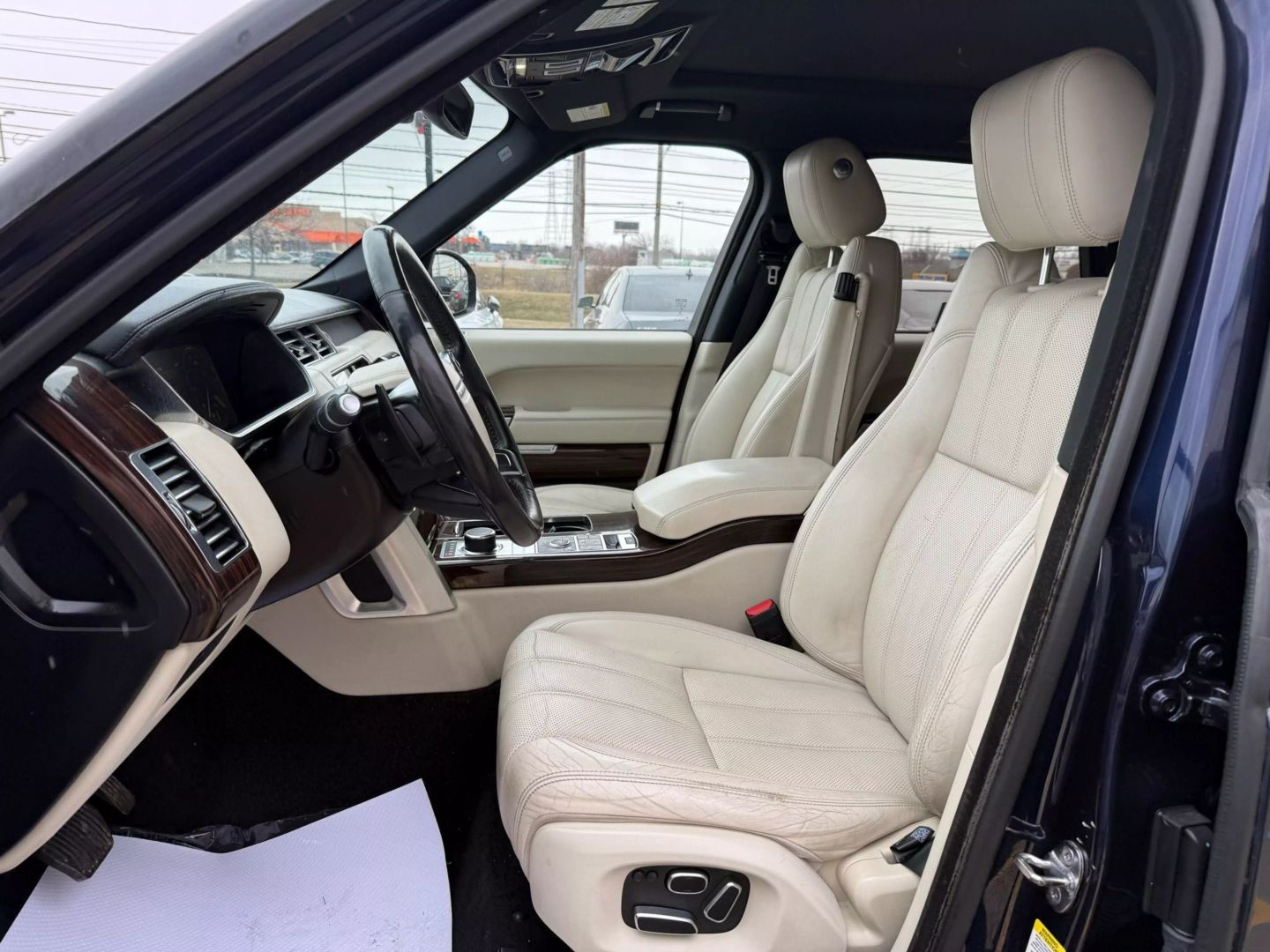 2015 Land Rover Range Rover - Image 17