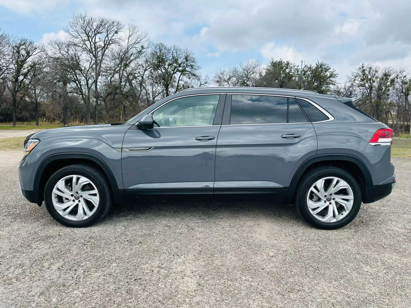 2021 Volkswagen Atlas Cross Sport - Image 2