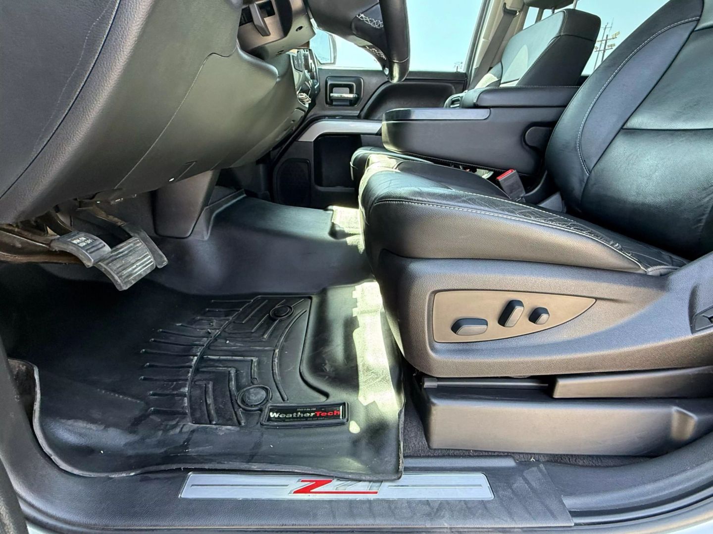2018 Chevrolet Silverado 1500 Crew Cab - Image 8