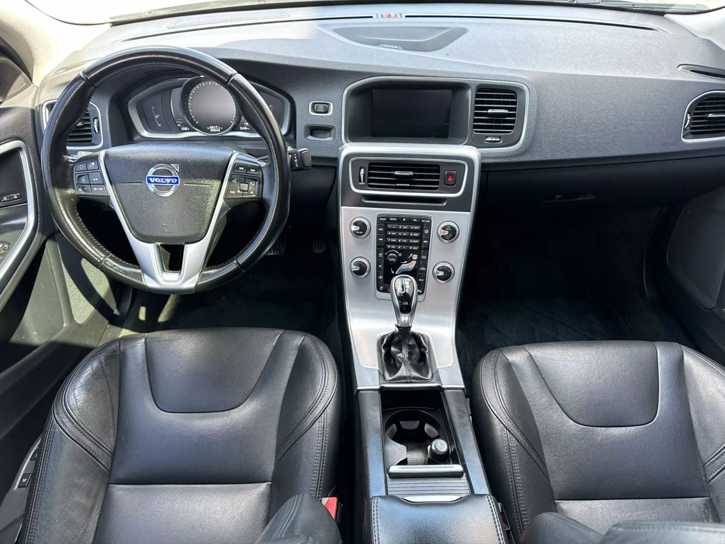 2017 Volvo S60 - Image 25
