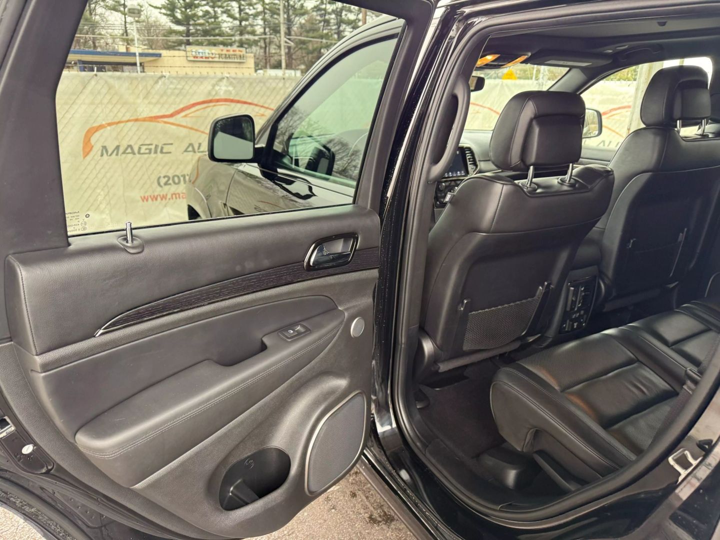 2020 Jeep Grand Cherokee - Image 17