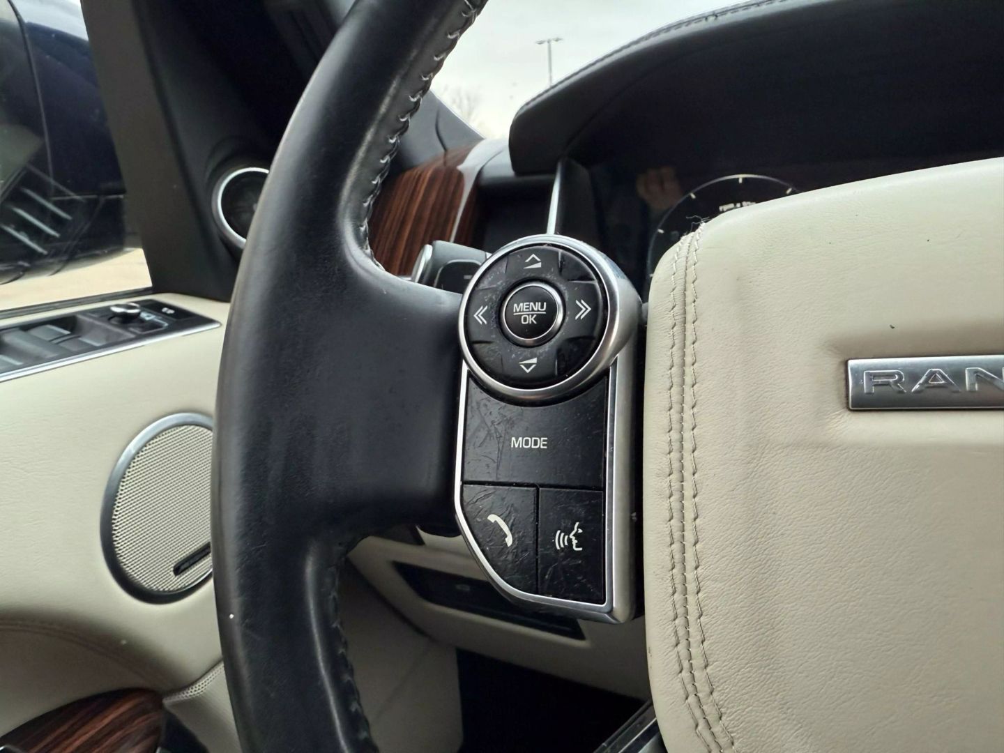 2015 Land Rover Range Rover - Image 31
