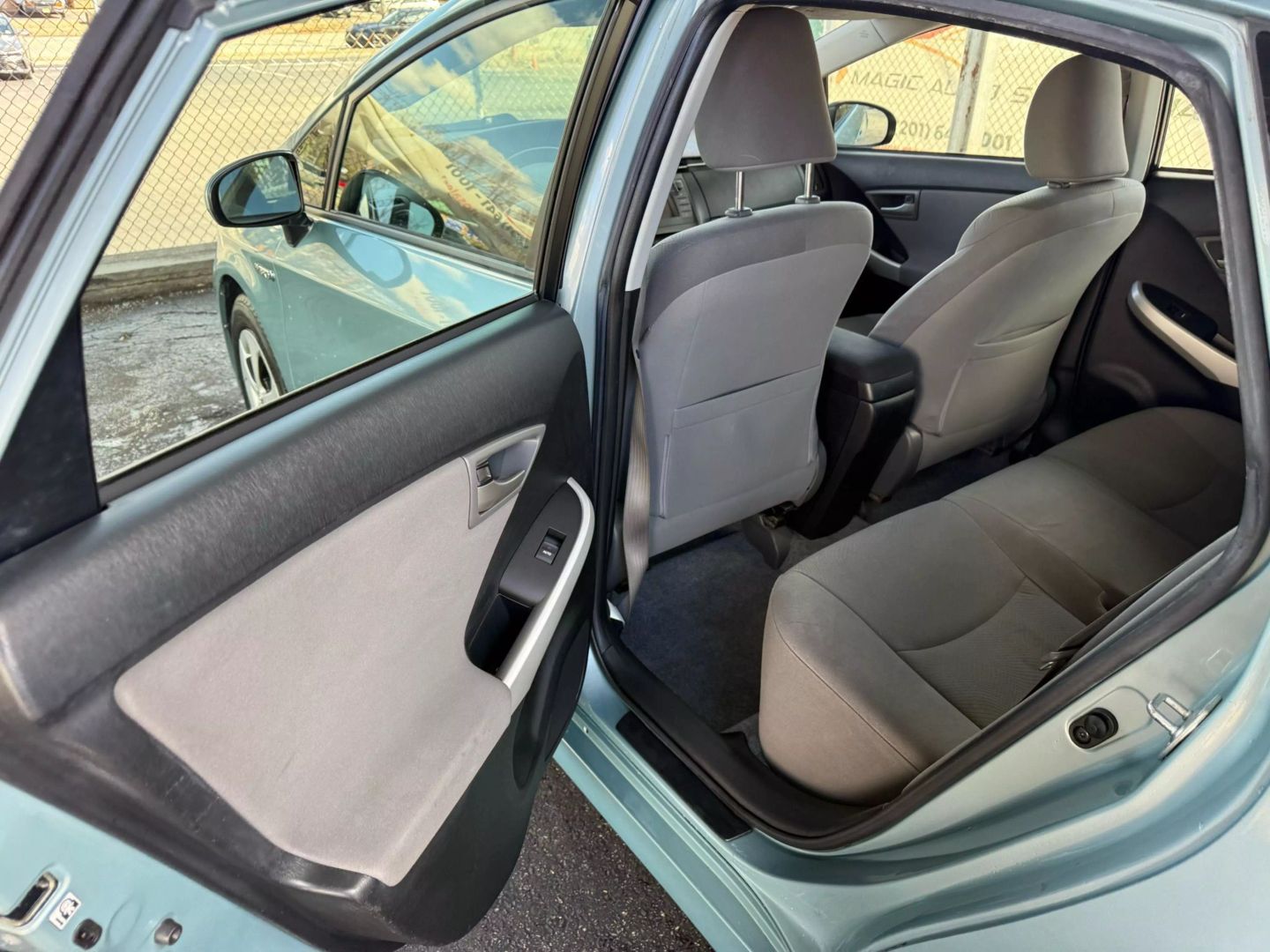 2013 Toyota Prius - Image 17