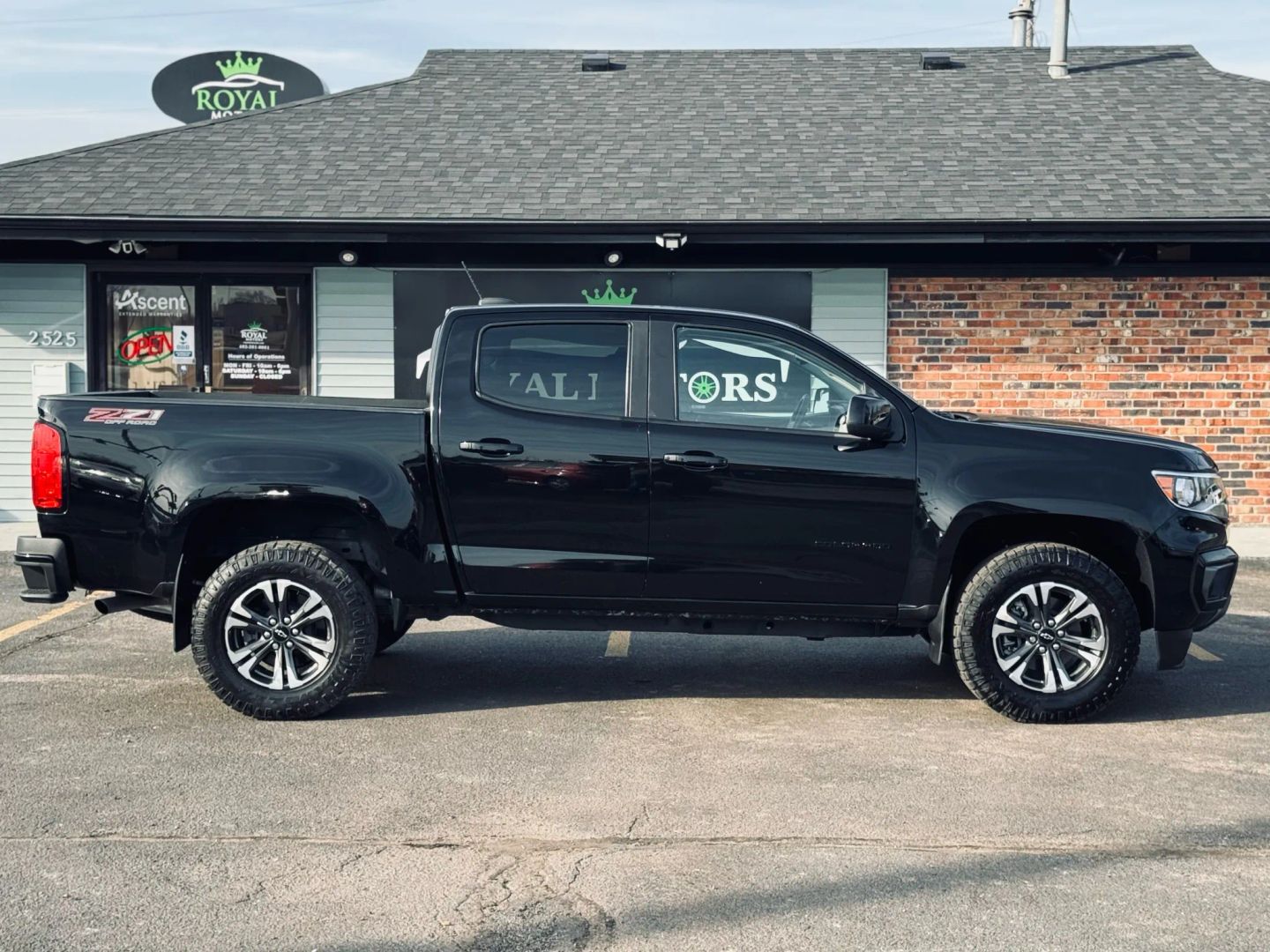 2022 Chevrolet Colorado Crew Cab - Image 12