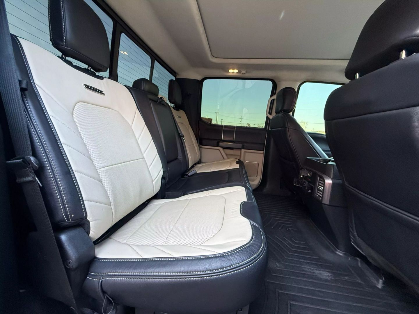 2020 Ford F250 Super Duty Crew Cab - Image 16