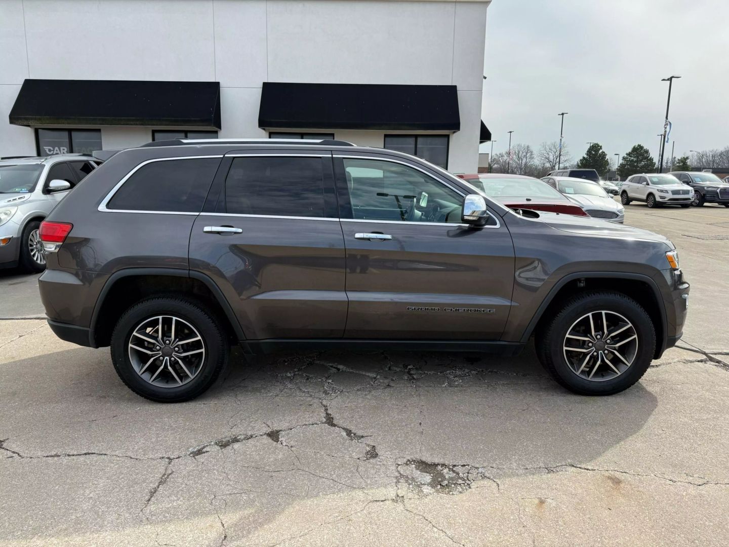 2019 Jeep Grand Cherokee - Image 18