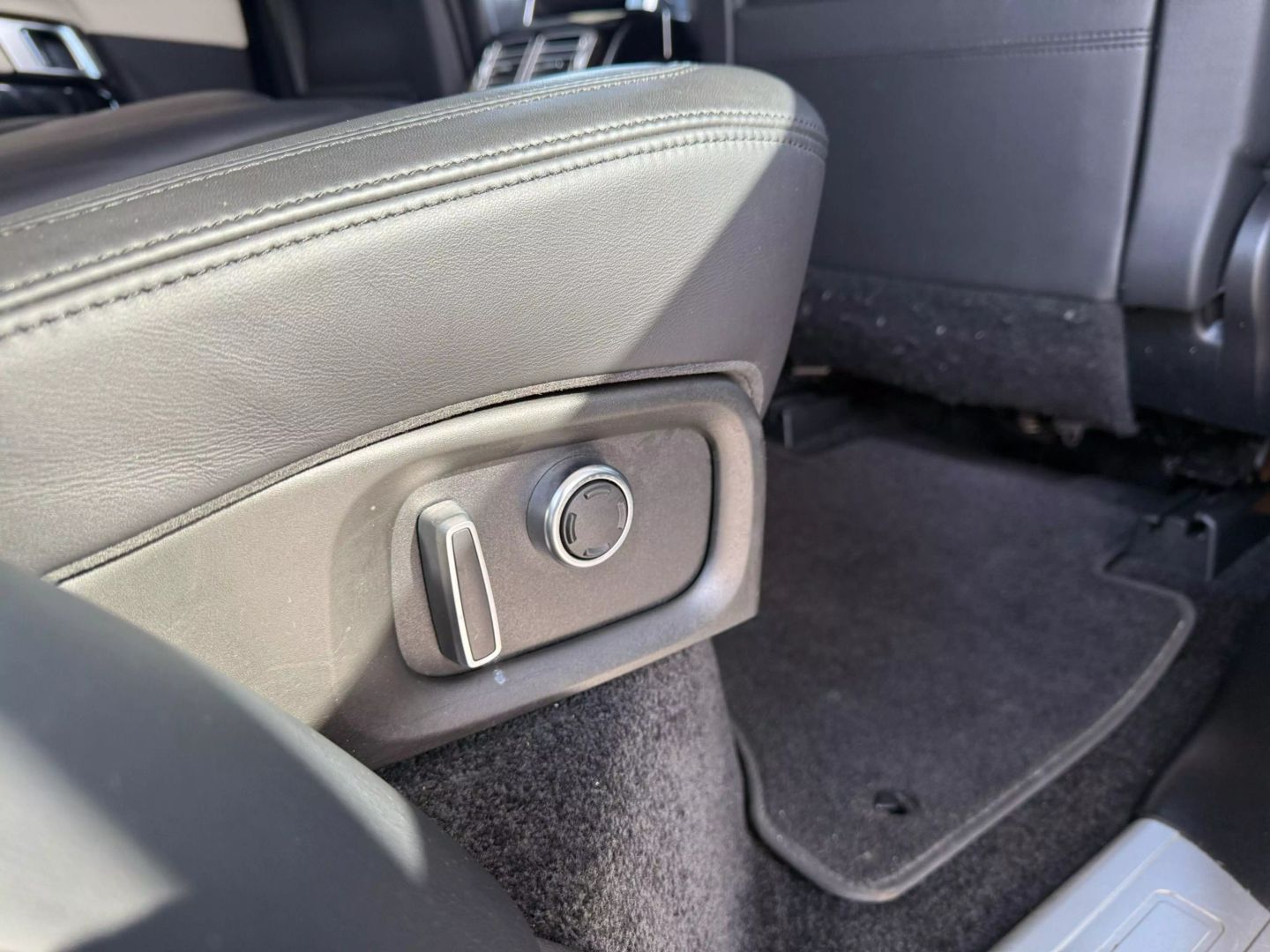 2016 Land Rover Range Rover - Image 25