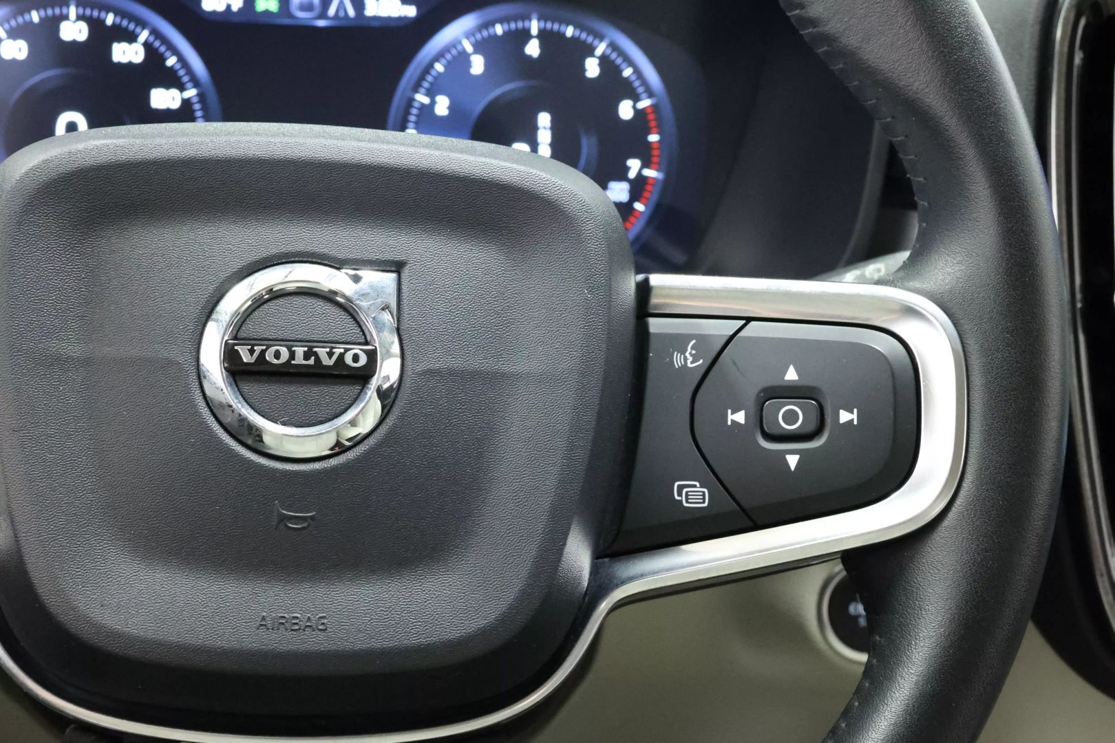 2019 Volvo Xc40 - Image 26