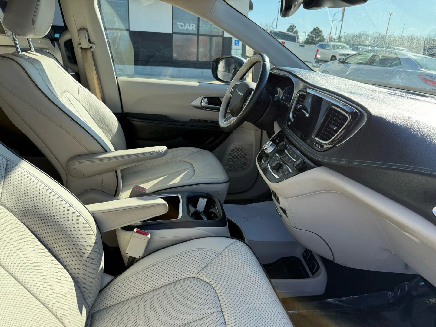 2018 Chrysler Pacifica Hybrid - Image 33