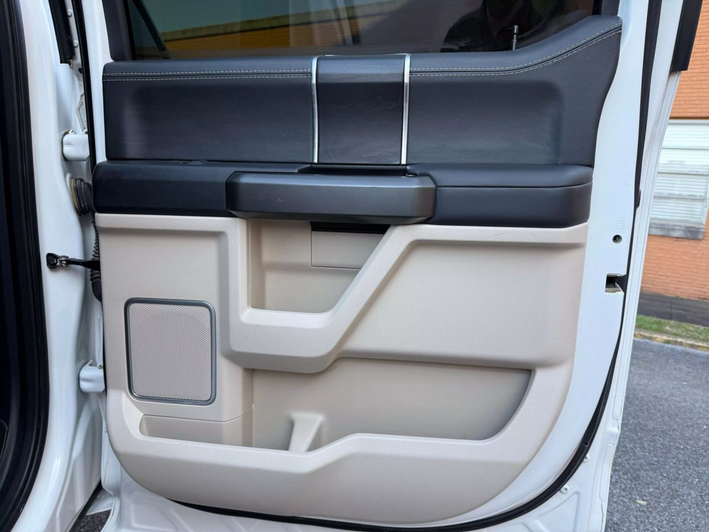2020 Ford F250 Super Duty Crew Cab - Image 17