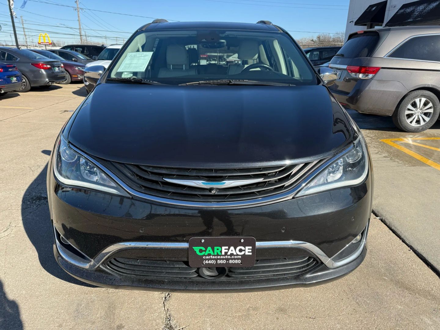 2018 Chrysler Pacifica Hybrid - Image 2