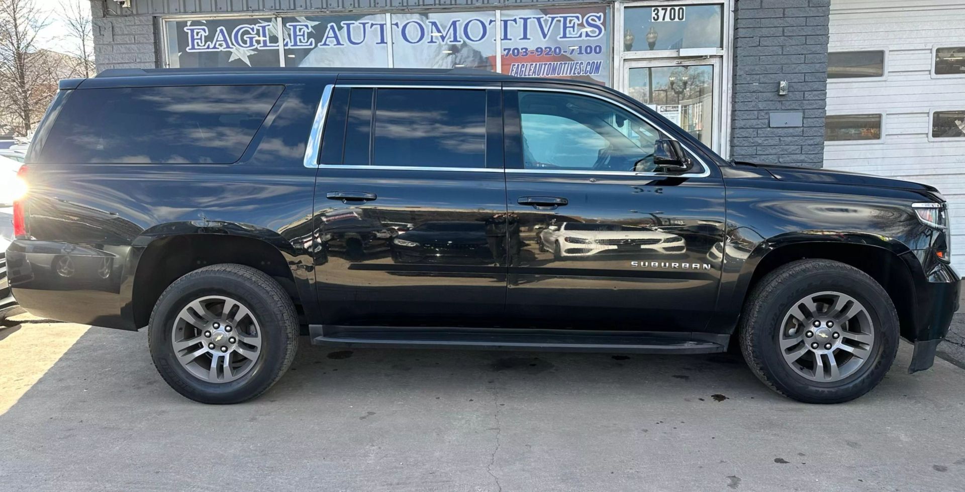 Used 2017 Chevrolet Suburban LT with VIN 1GNSCHKC1HR207016 for sale in Arlington, VA