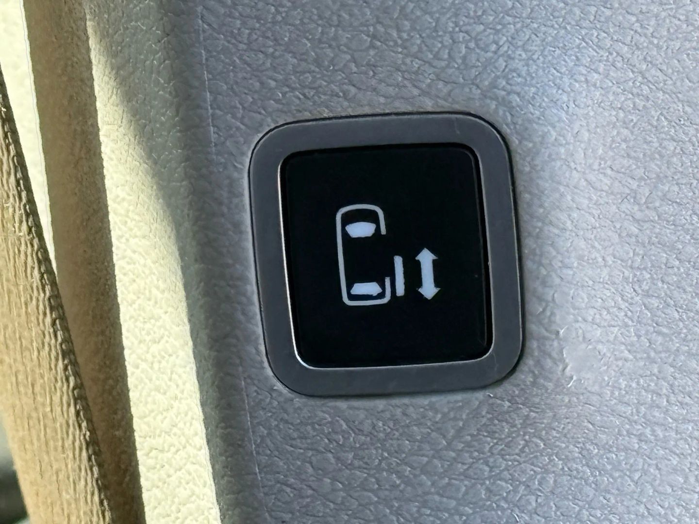 2018 Chrysler Pacifica Hybrid - Image 29