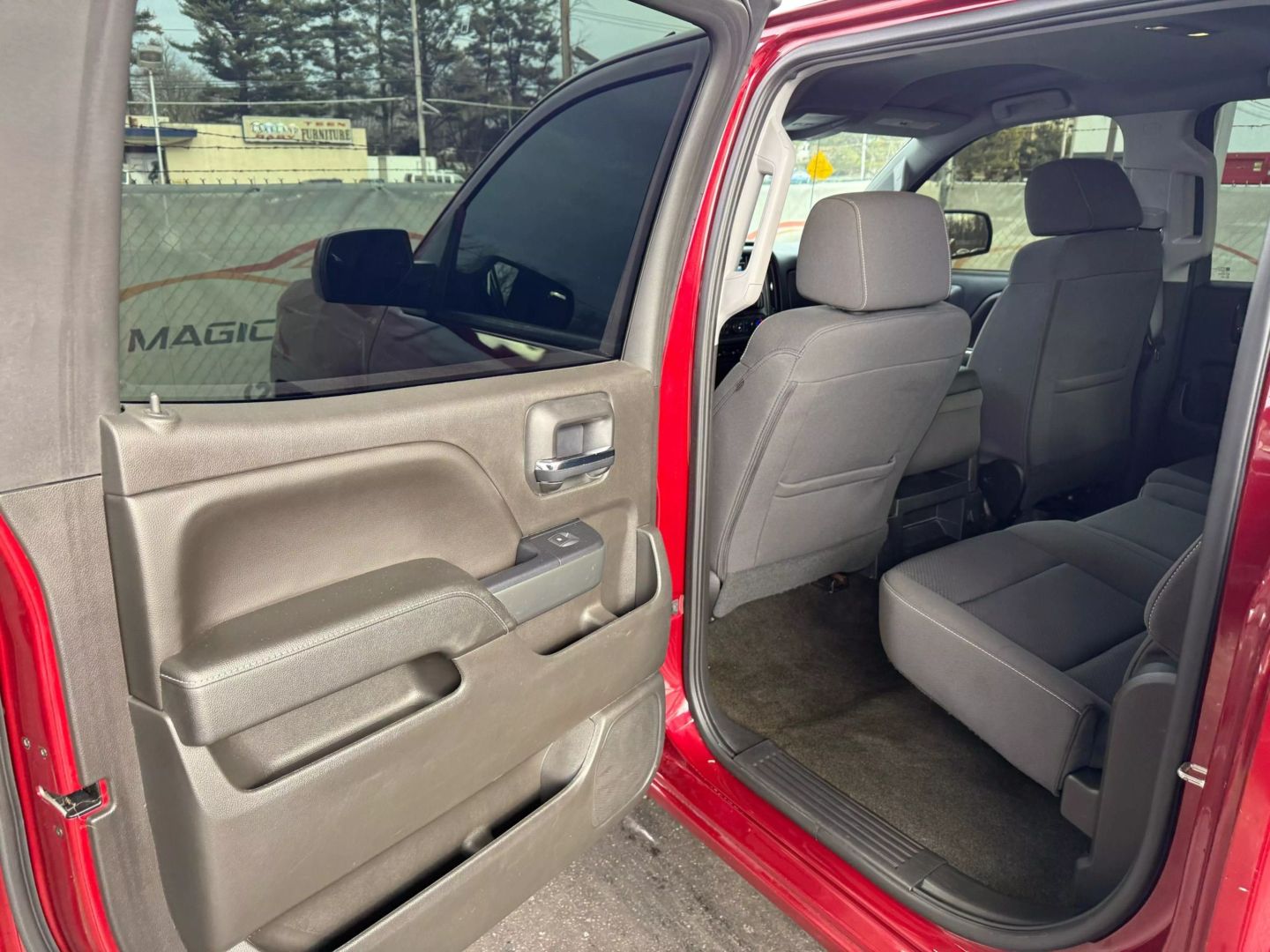 2018 Chevrolet Silverado 1500 Crew Cab - Image 17