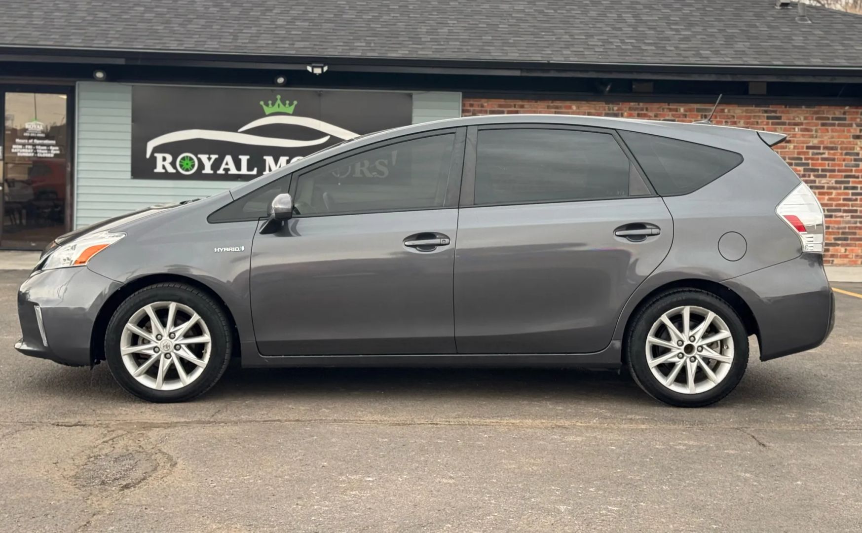 2014 Toyota Prius V - Image 8