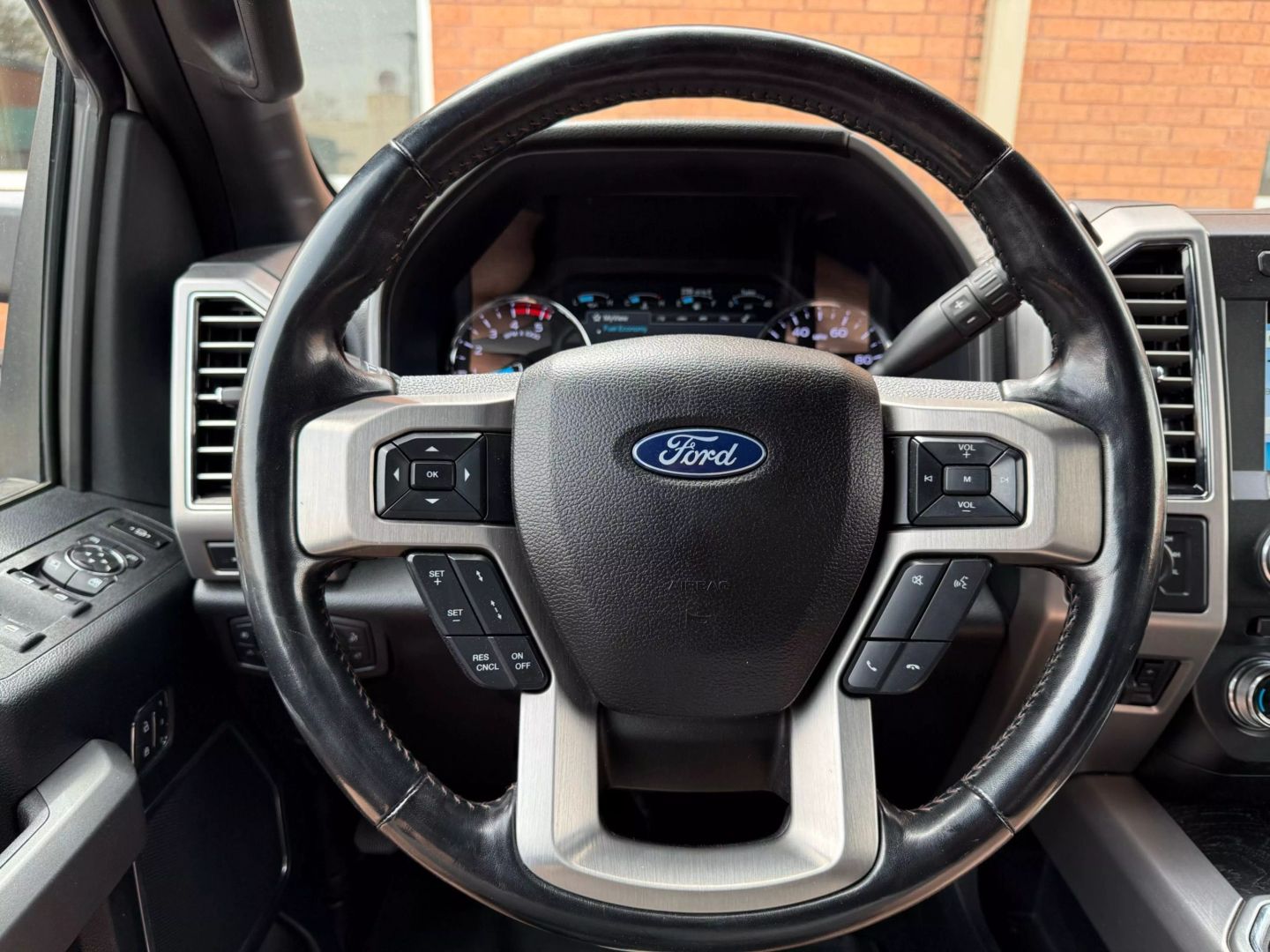2018 Ford F450 Super Duty Crew Cab - Image 24