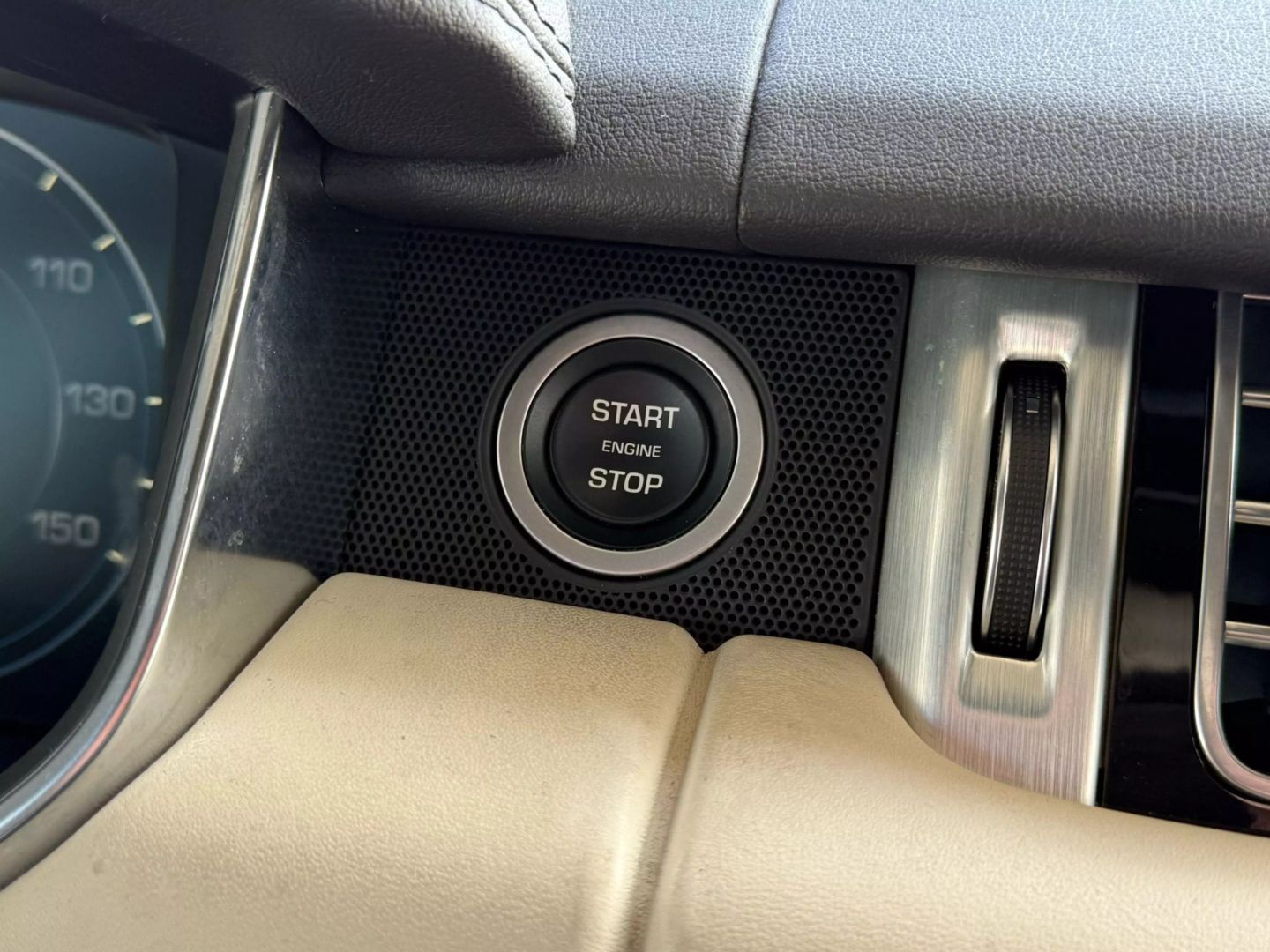 2016 Land Rover Range Rover - Image 33