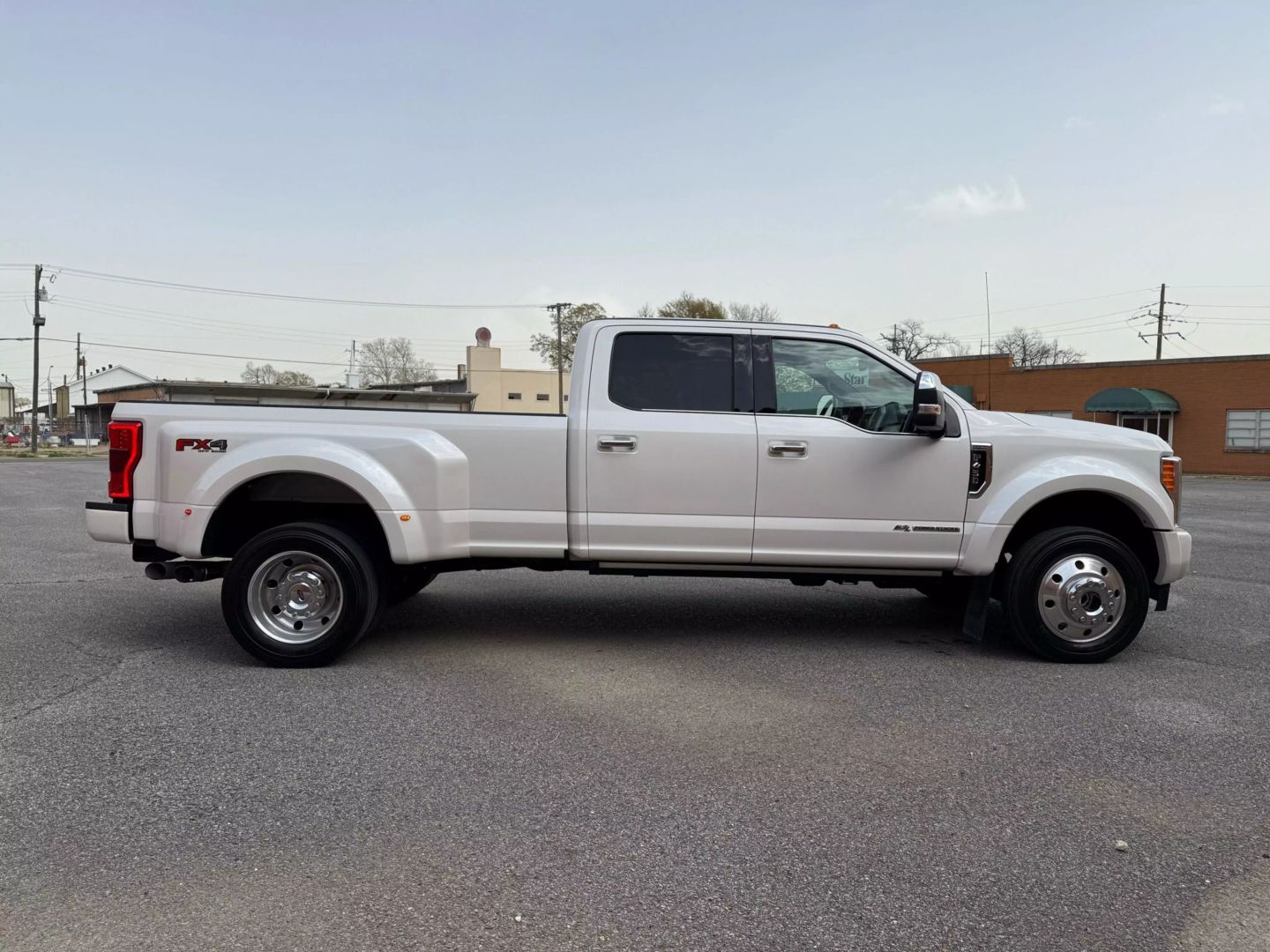 2018 Ford F450 Super Duty Crew Cab - Image 8