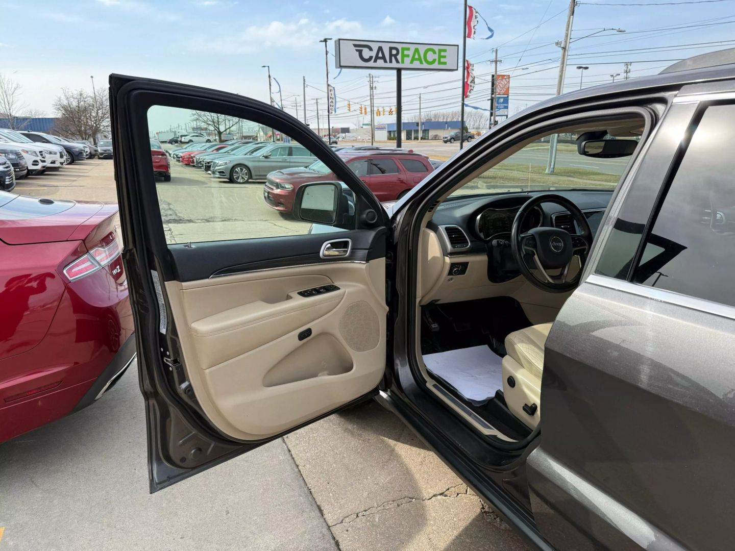 2019 Jeep Grand Cherokee - Image 19