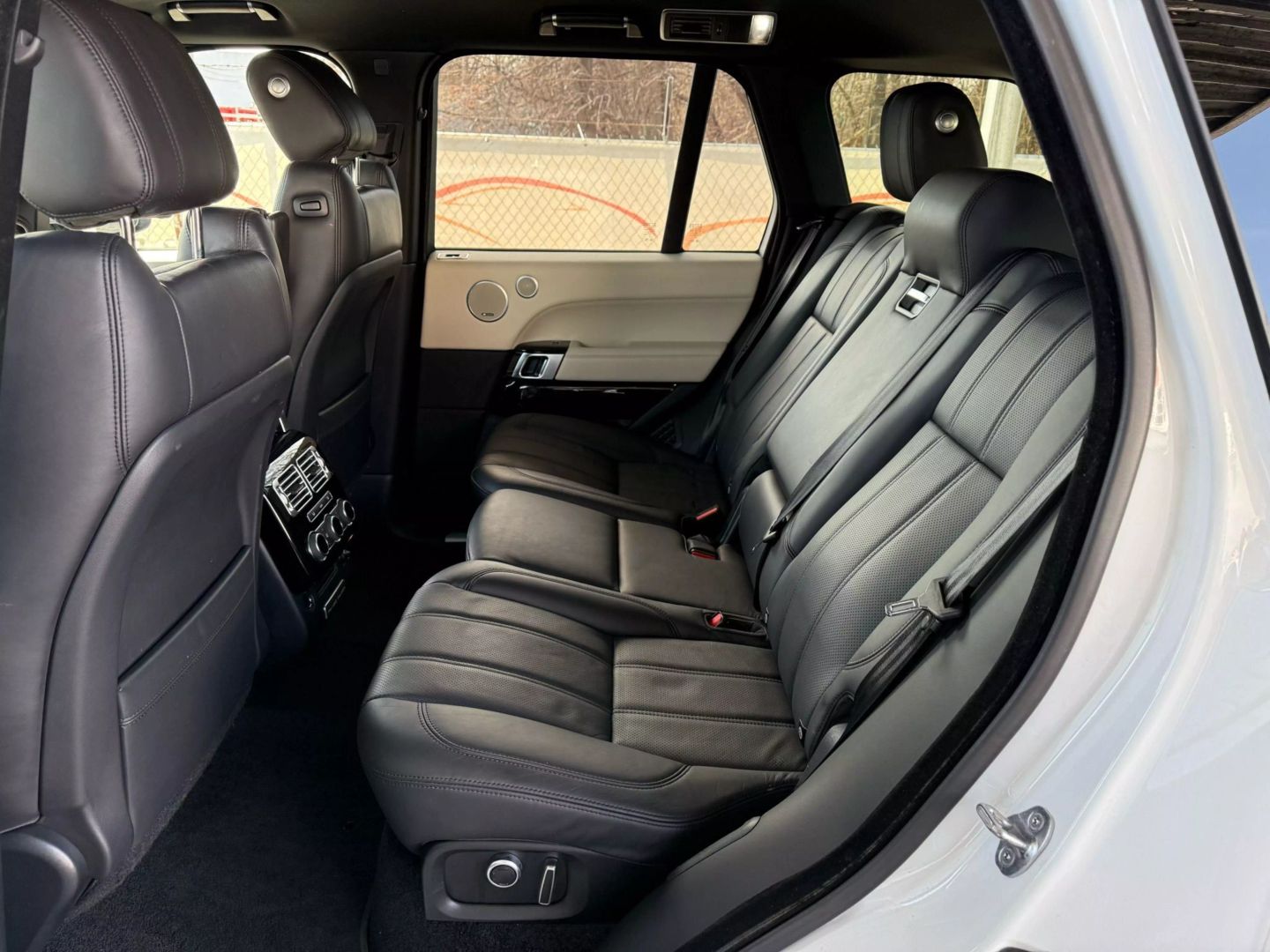 2016 Land Rover Range Rover - Image 18
