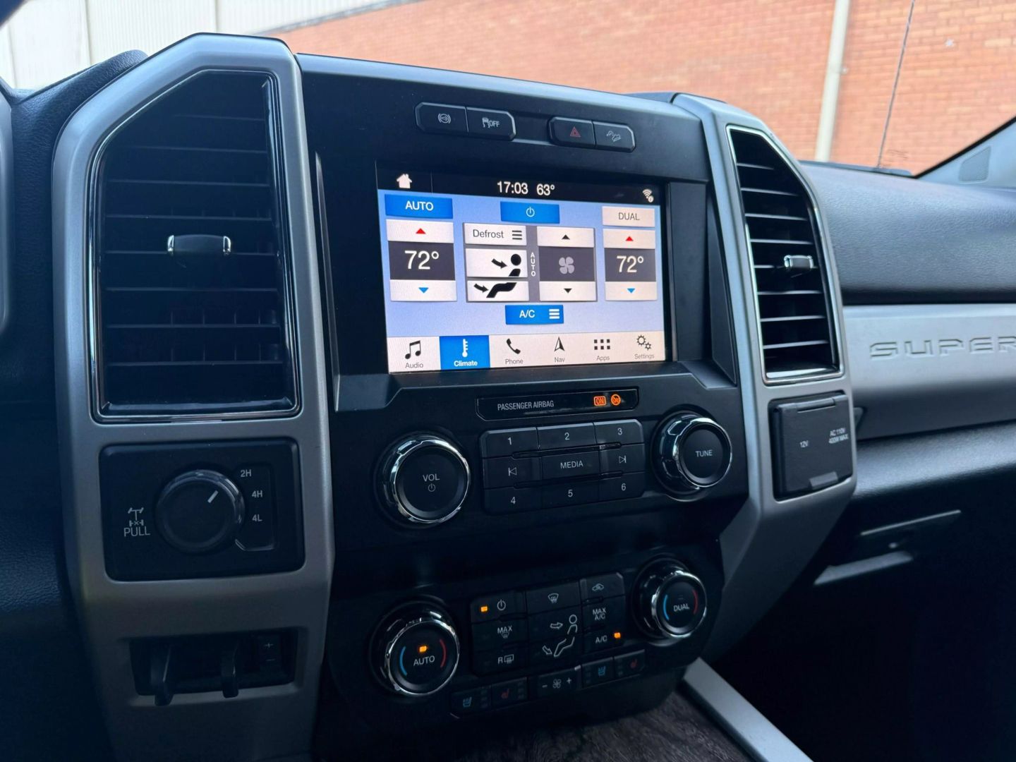 2019 Ford F250 Super Duty Crew Cab - Image 27