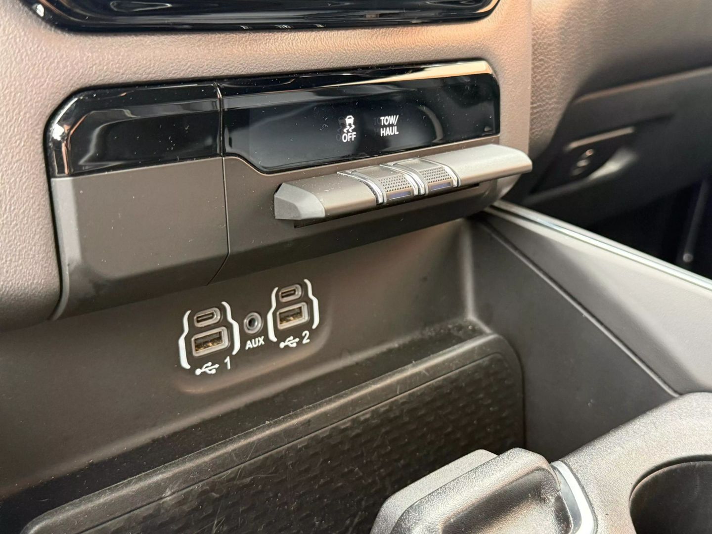 2024 Ram 1500 Crew Cab - Image 32