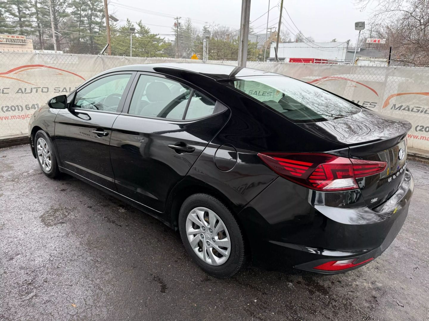 2020 Hyundai Elantra - Image 13