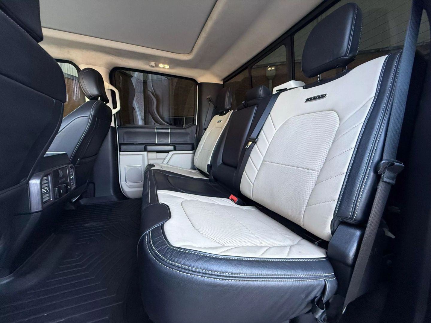 2020 Ford F250 Super Duty Crew Cab - Image 13
