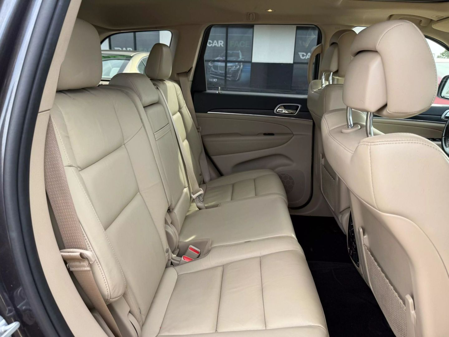 2019 Jeep Grand Cherokee - Image 25