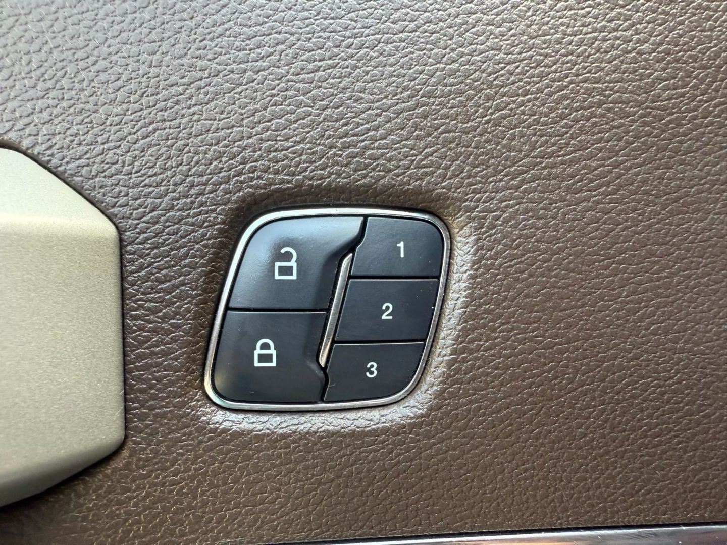 2018 Ford F250 Super Duty Crew Cab - Image 13