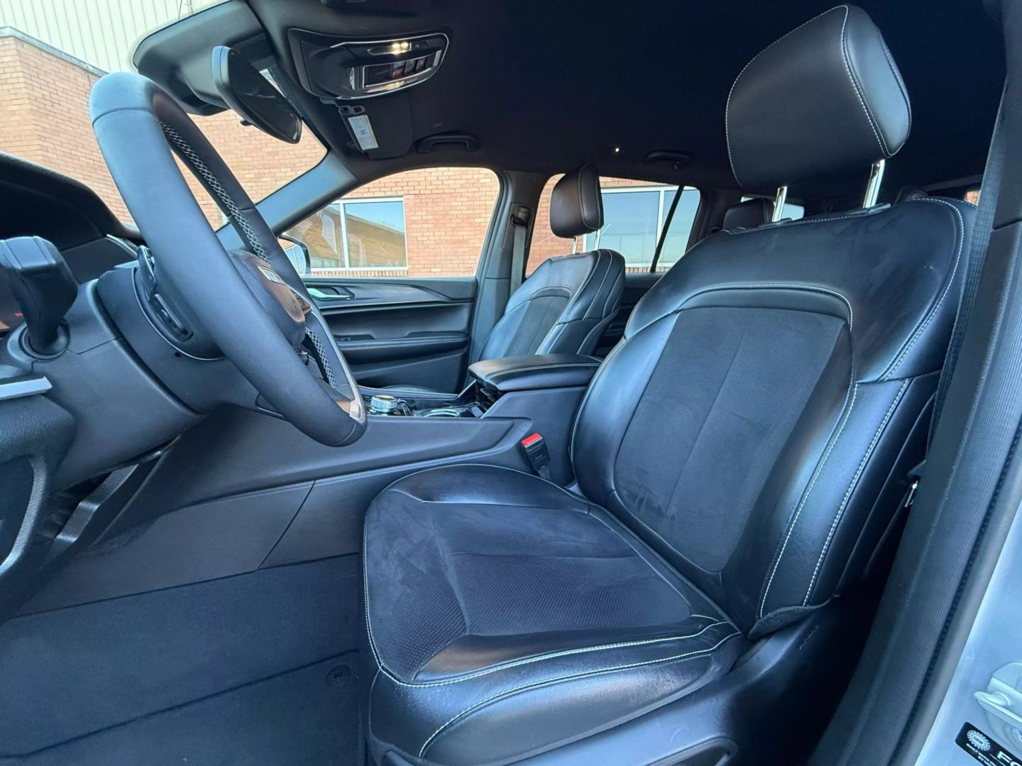 2023 Jeep Grand Cherokee L - Image 2