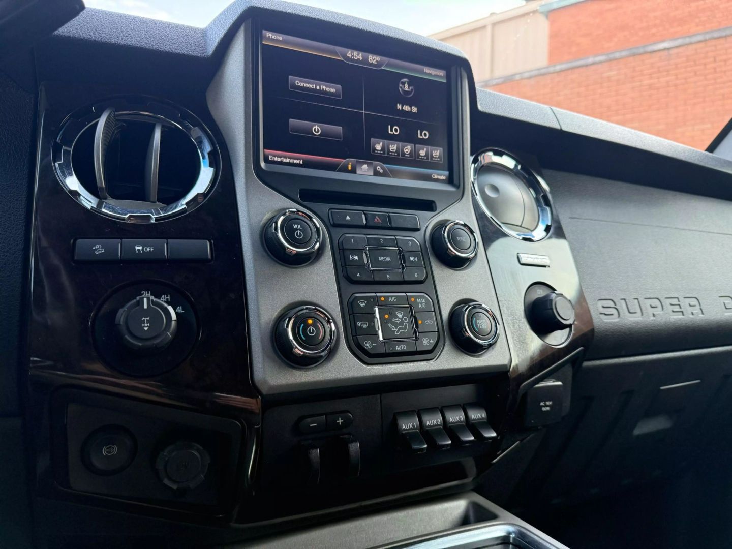 2016 Ford F250 Super Duty Crew Cab - Image 29