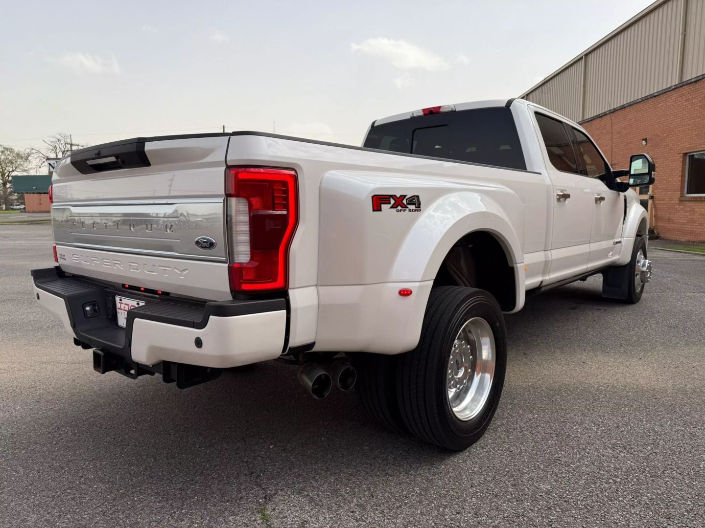 2018 Ford F450 Super Duty Crew Cab - Image 7