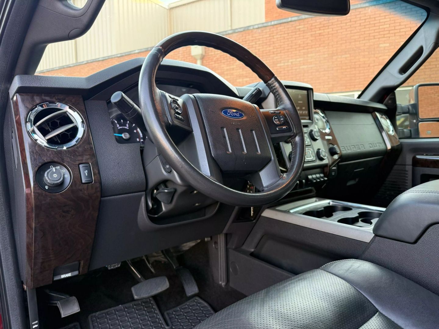 2016 Ford F250 Super Duty Crew Cab - Image 11