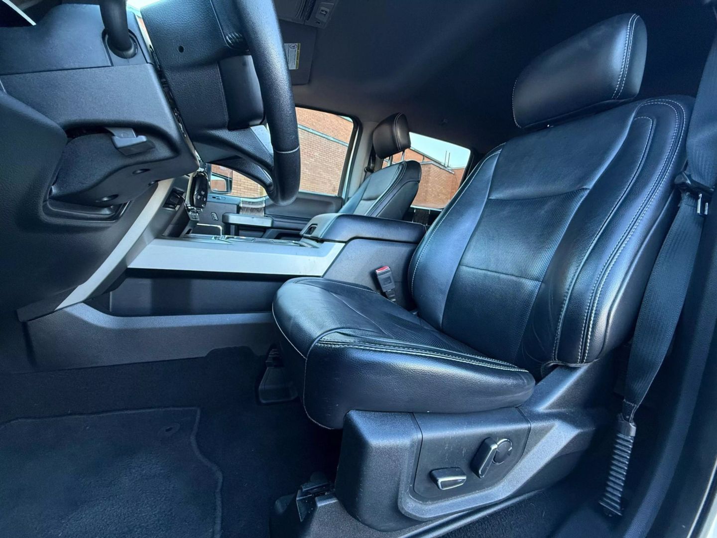 2019 Ford F250 Super Duty Crew Cab - Image 2